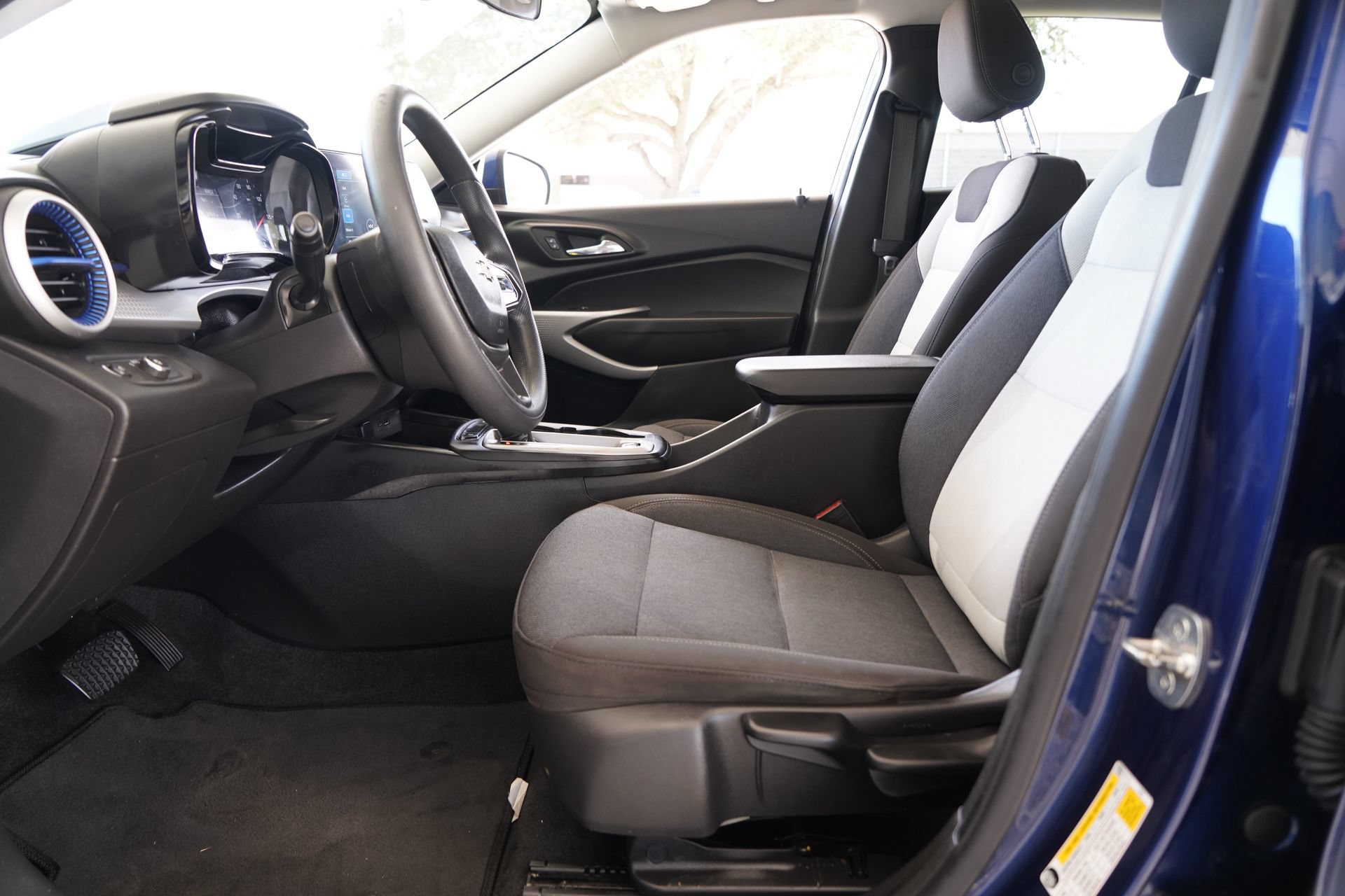 Used 2024 Chevrolet Trax LS w/ LS Convenience Package FWD image 9