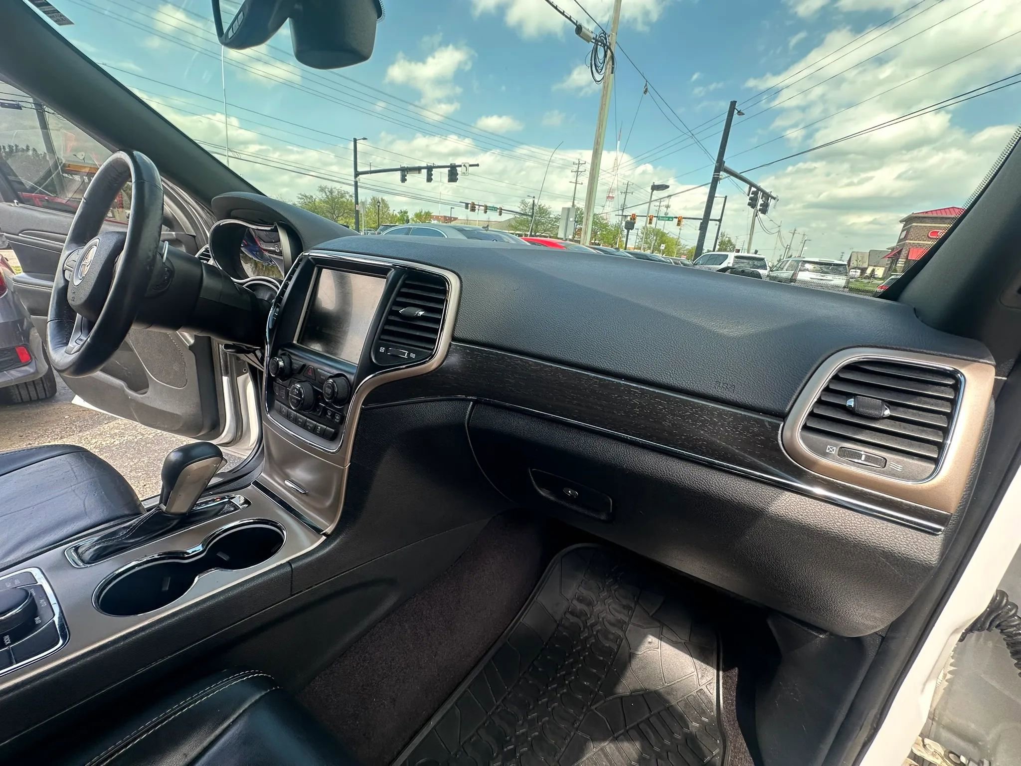 Used 2017 Jeep Grand Cherokee Limited image 29