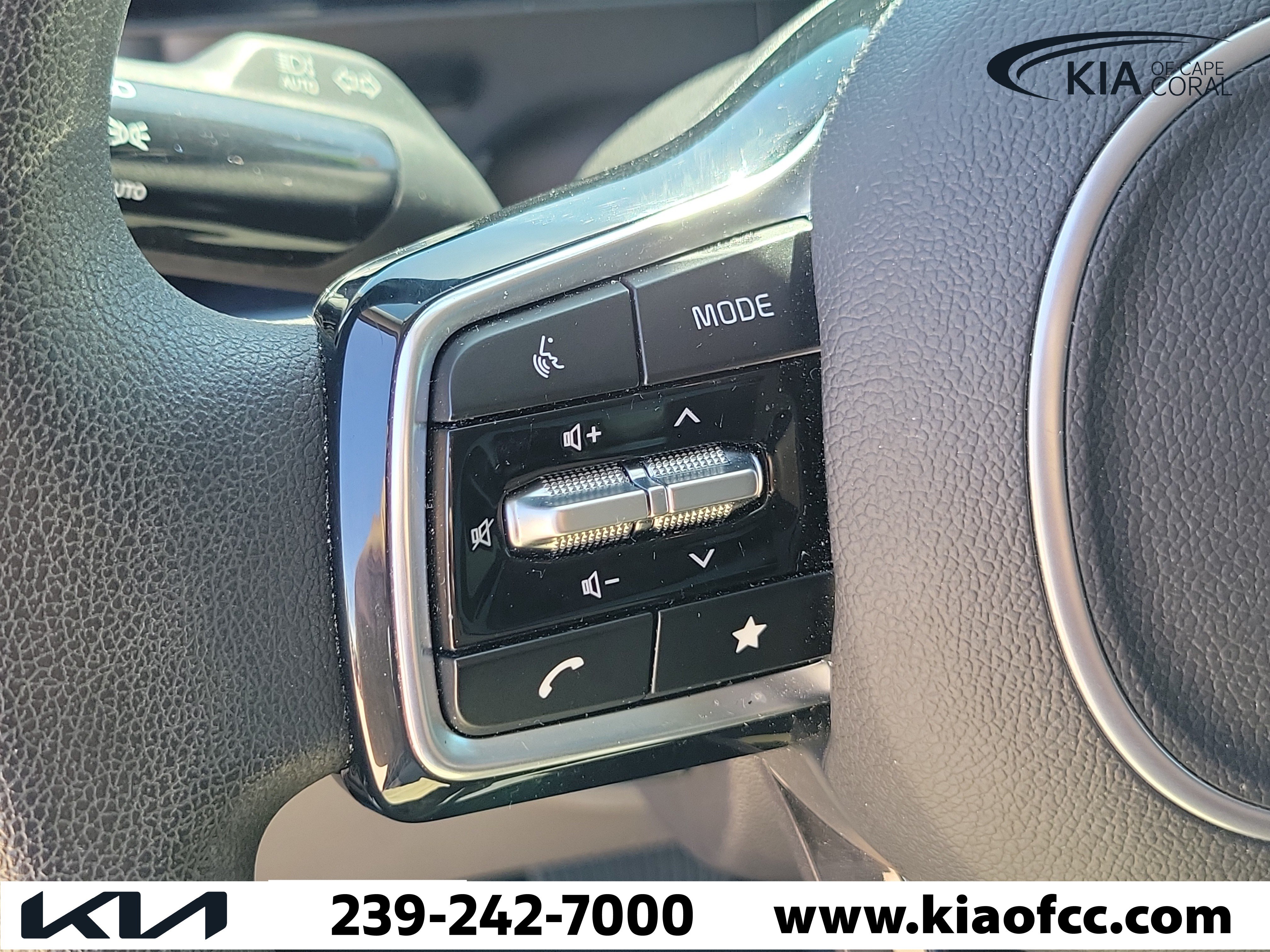 Certified 2025 Kia Carnival LX FWD image 24