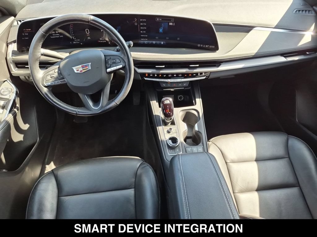 Used 2024 Cadillac XT4 Luxury w/ Cold Weather Package FWD image 25