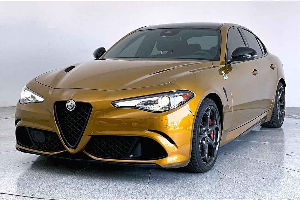 Used 2023 Alfa Romeo Giulia Quadrifoglio RWD image 12