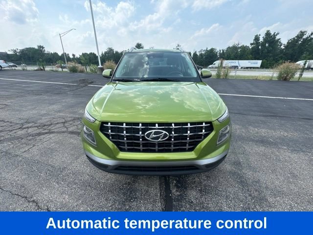 Used 2022 Hyundai Venue SEL FWD image 2