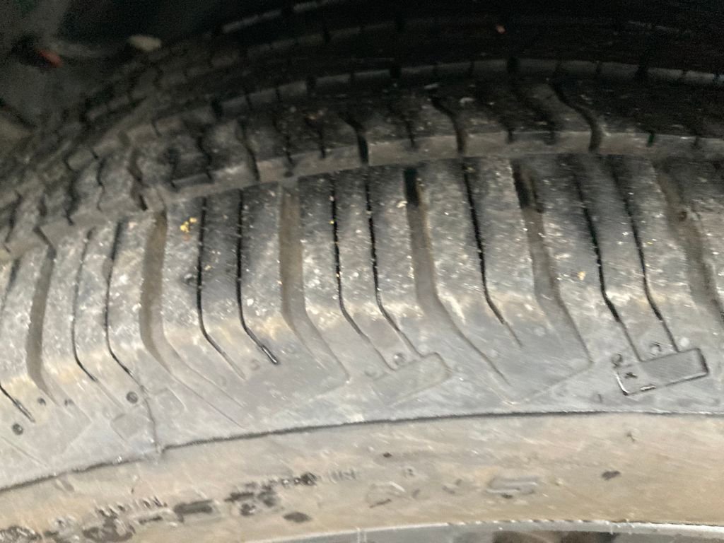 Used 2018 Ford Explorer XLT w/ Equipment Group 202A image 38