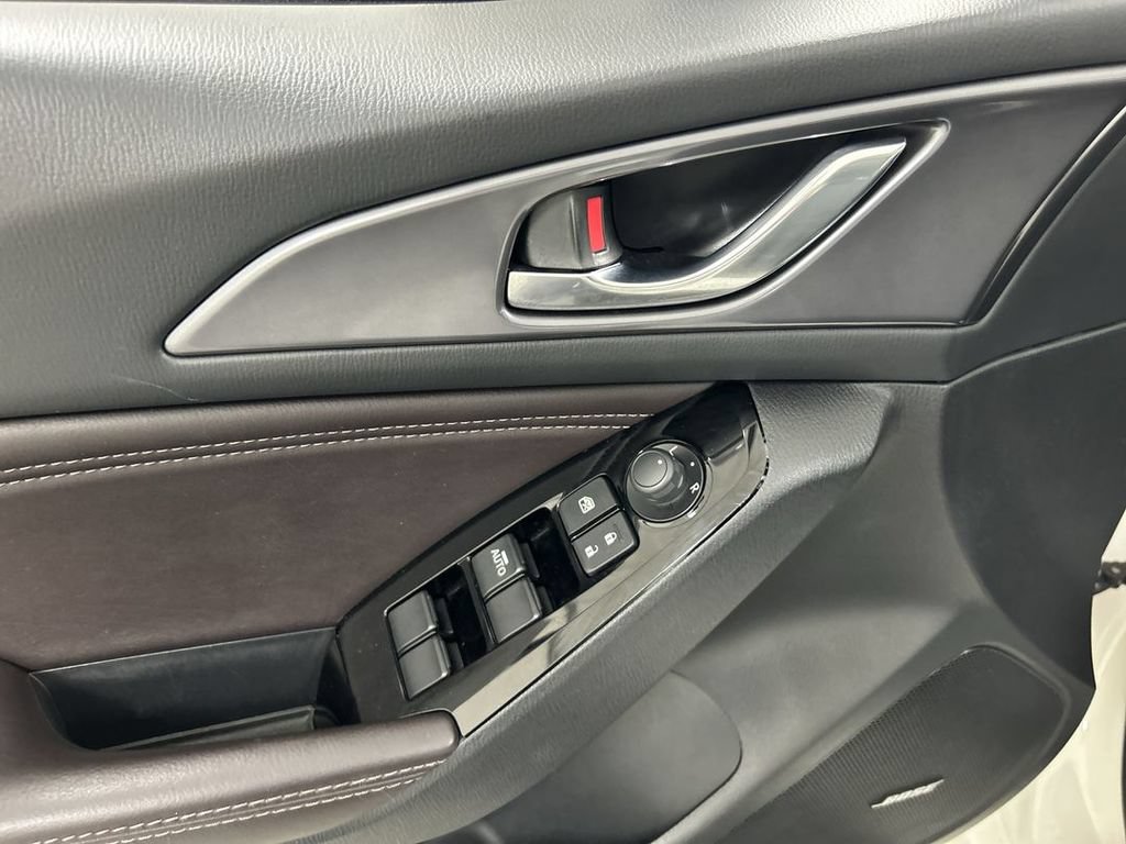 Used 2017 MAZDA MAZDA3 Grand Touring FWD image 11