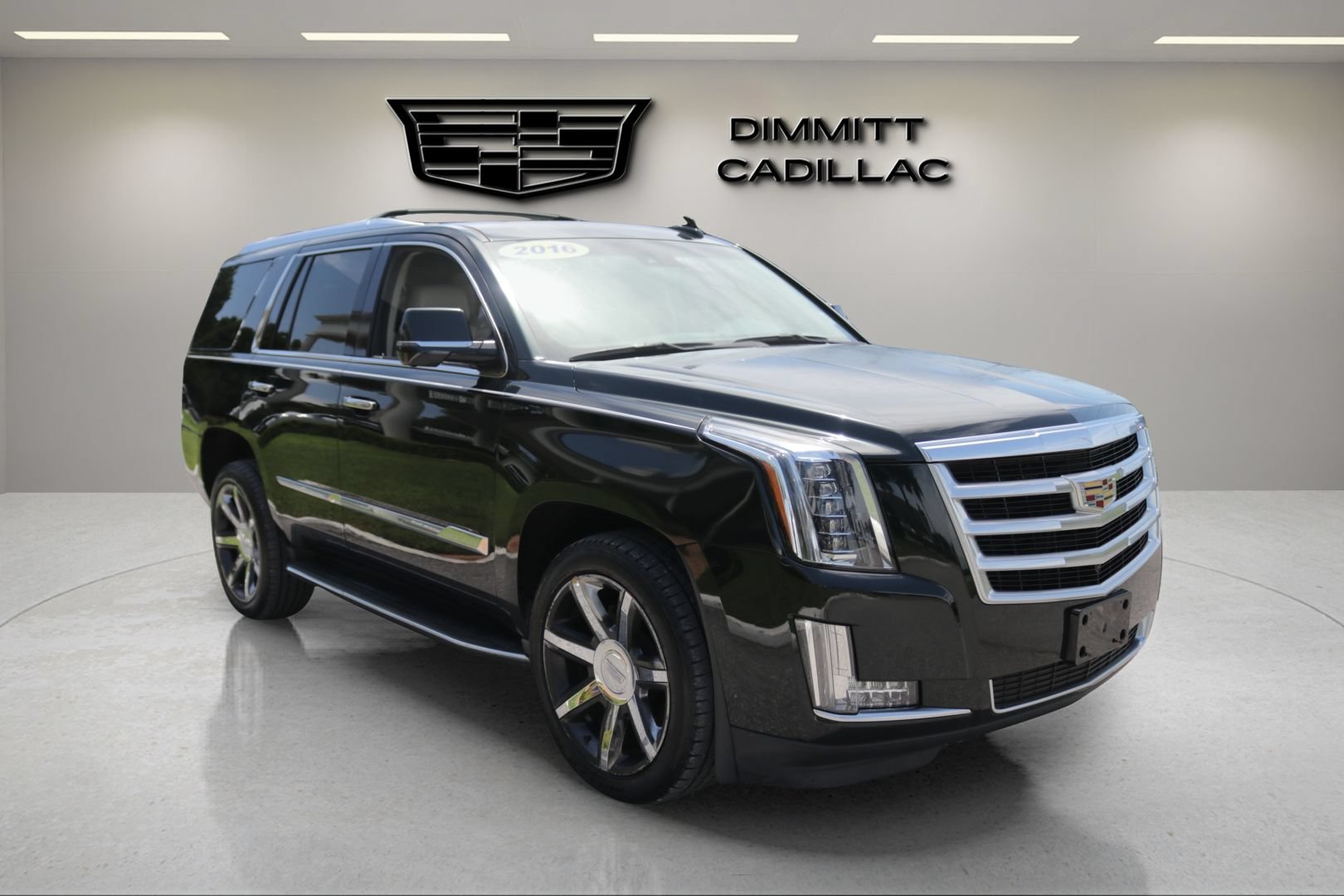 Used 2016 Cadillac Escalade Luxury AWD/4WD image 3