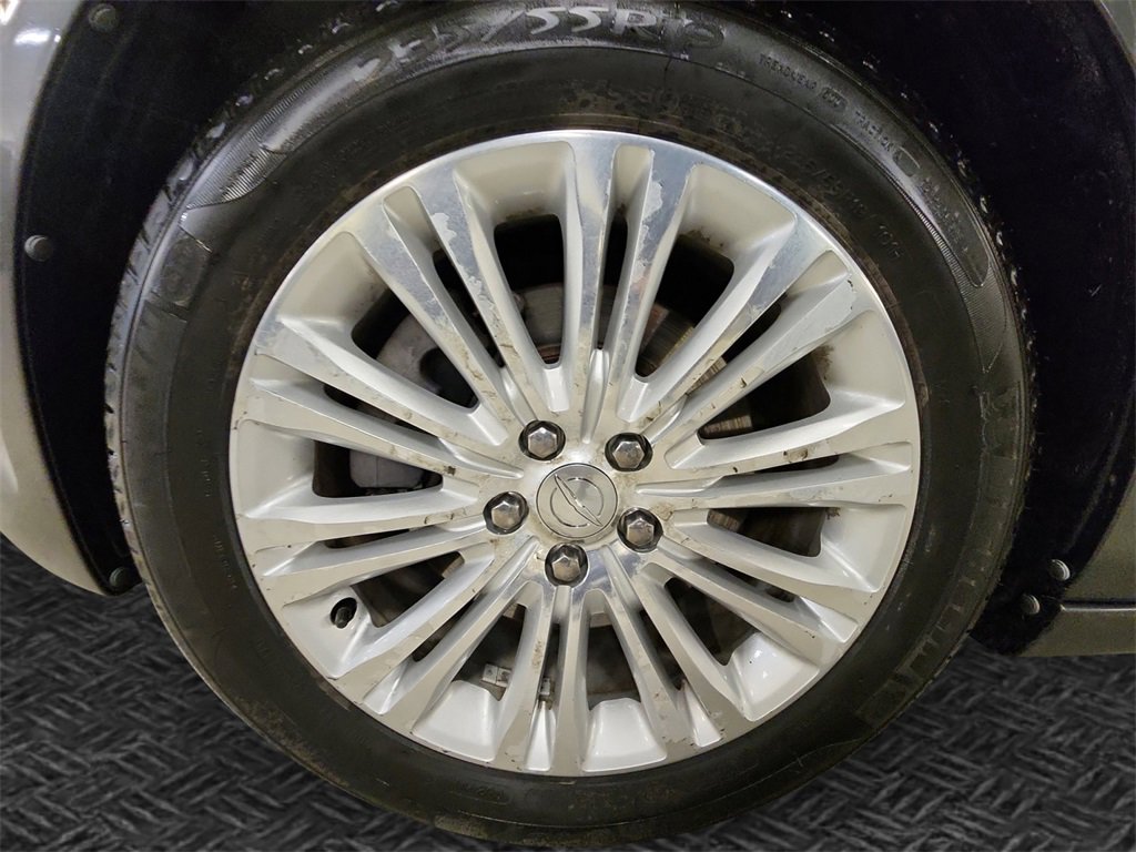 Used 2013 Chrysler 300 C image 11