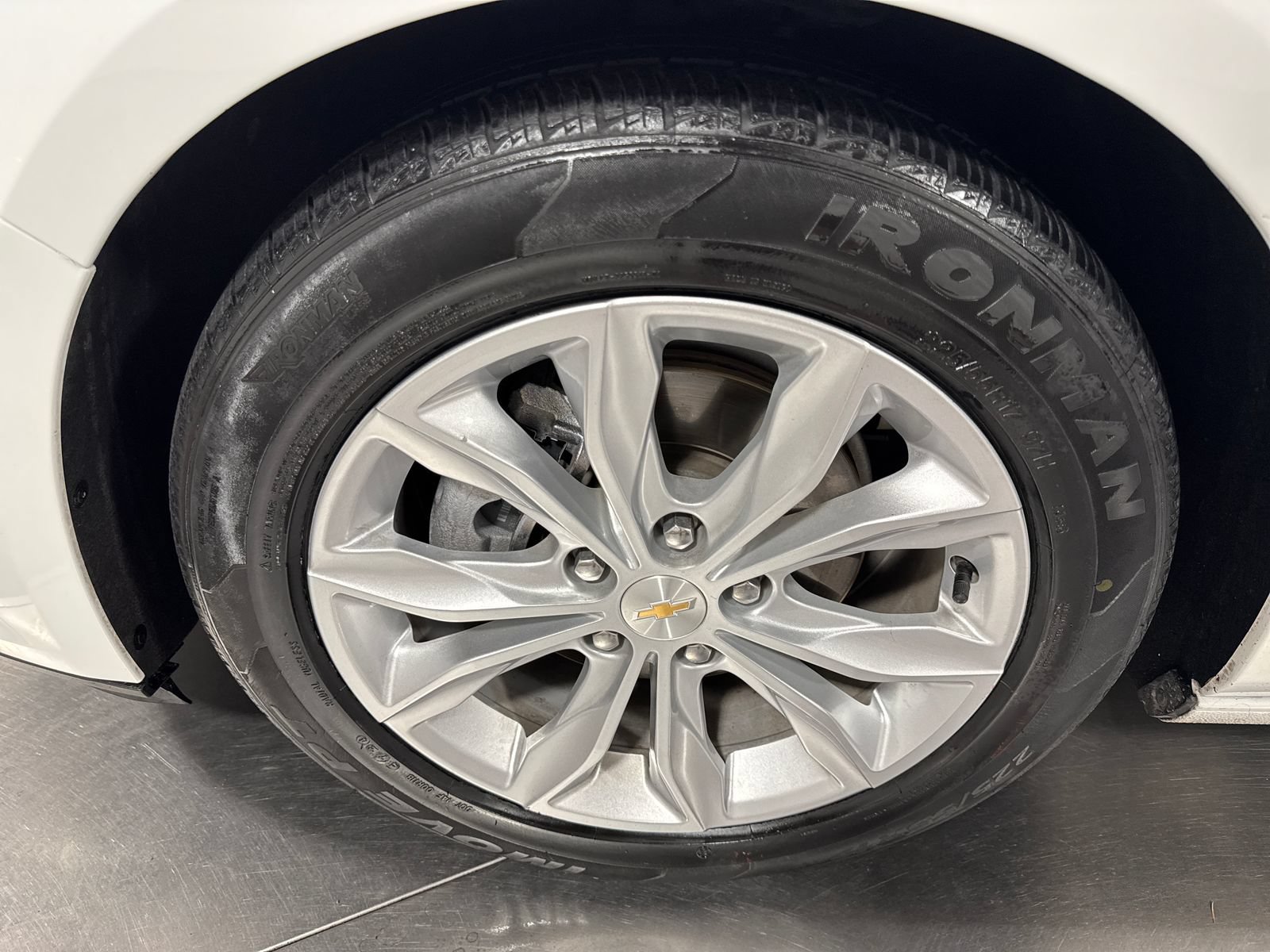 Used 2024 Chevrolet Malibu LT FWD image 2