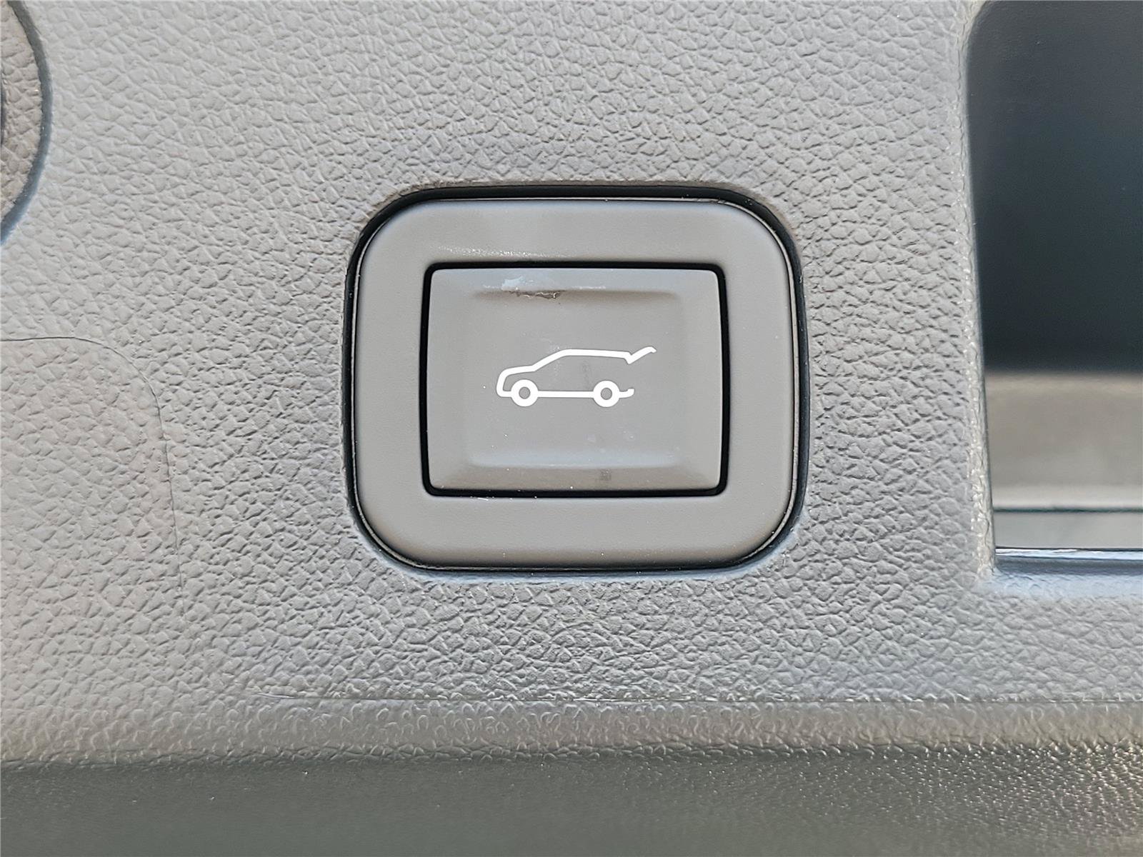 New 2027 GMC Terrain Elevation w/ Elevation Premium Package FWD image 8