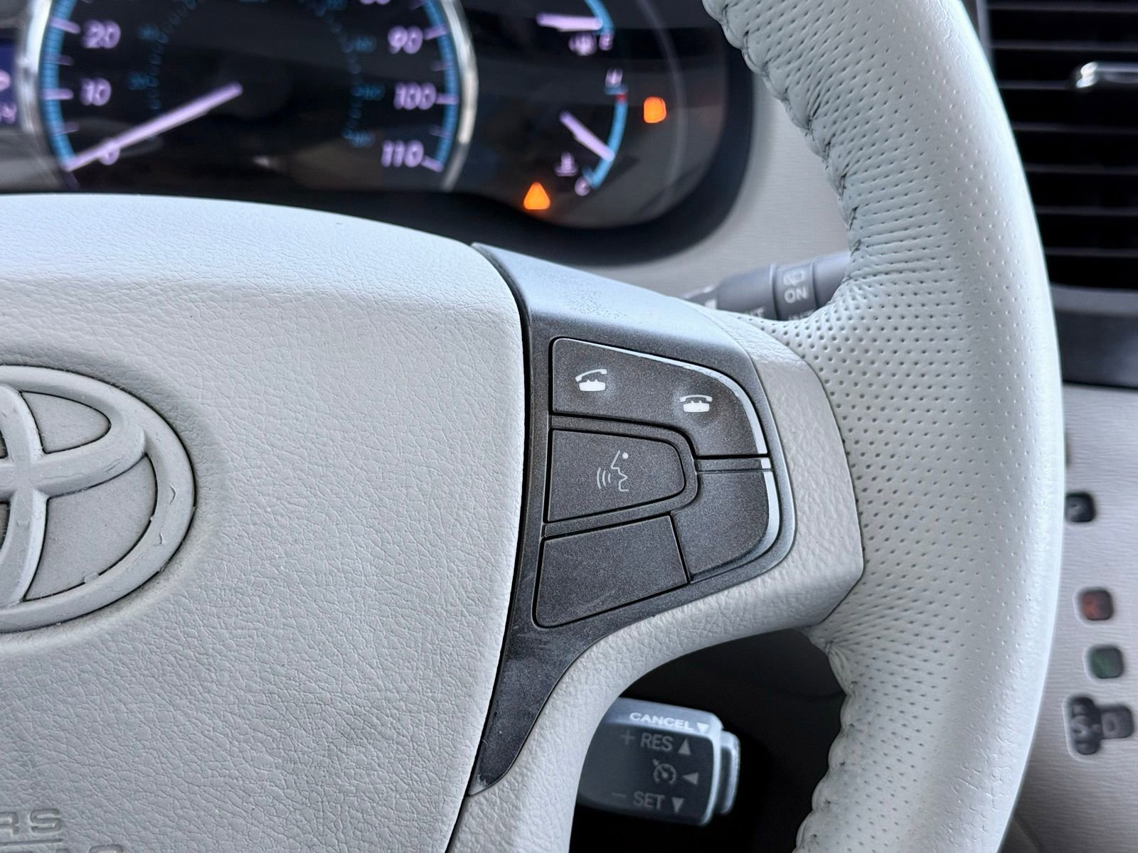 Used 2013 Toyota Sienna XLE w/ Premium Pkg image 39