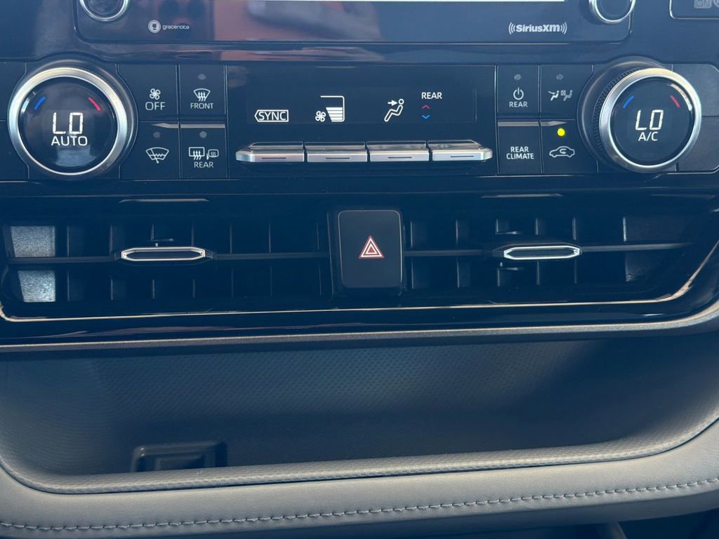 Used 2022 Toyota Highlander L FWD image 20