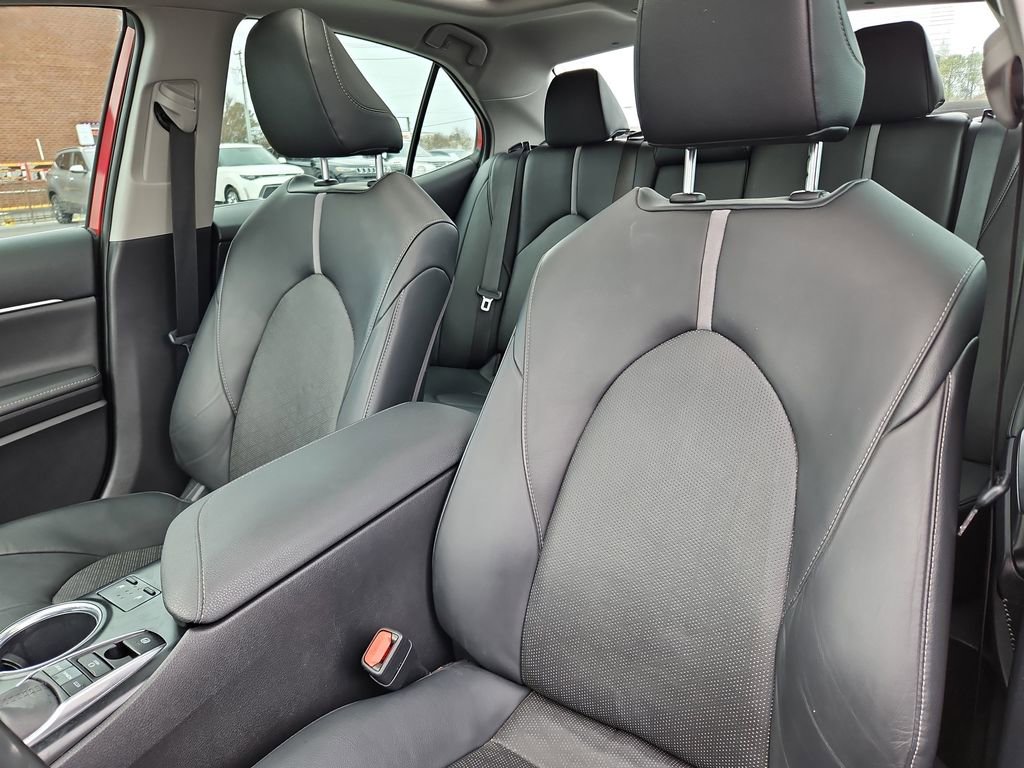 Used 2019 Toyota Camry XSE image 25