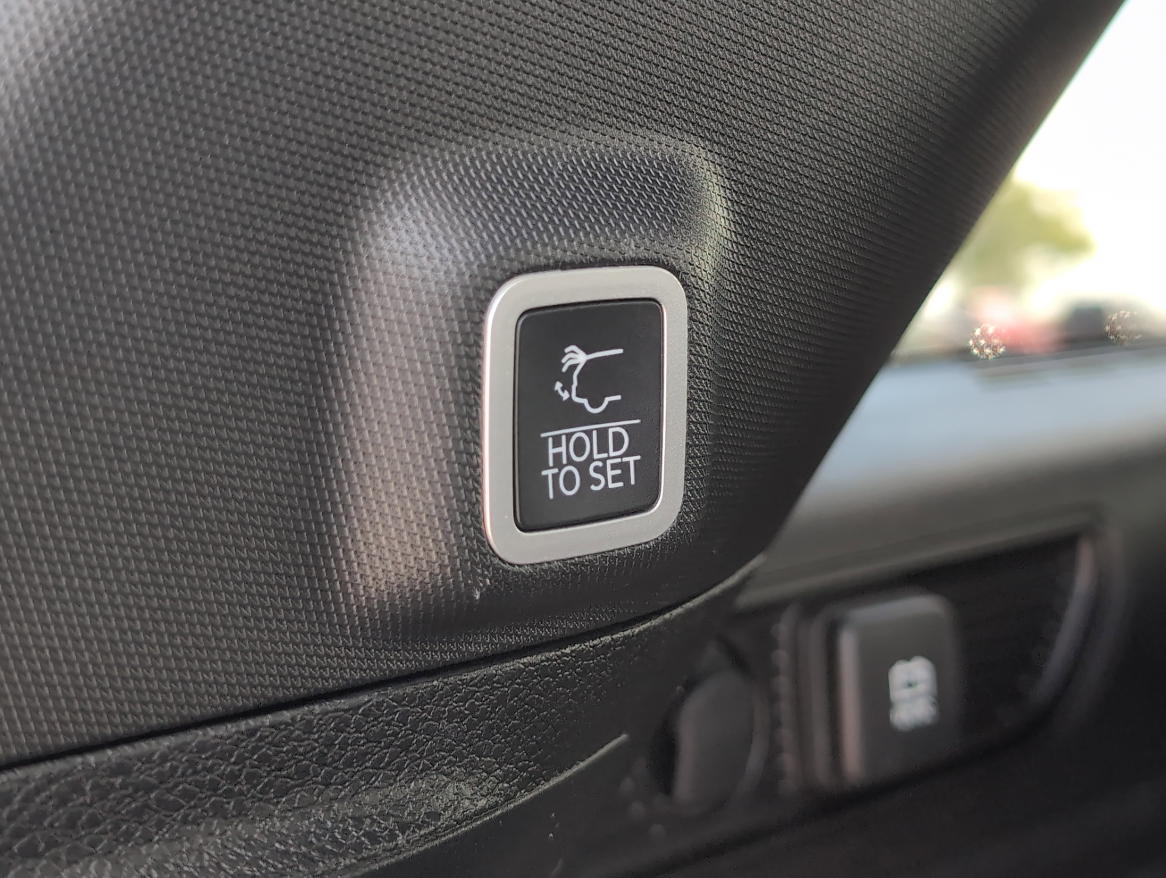 Used 2024 Jeep Grand Cherokee Limited w/ Black Appearance Package image 30