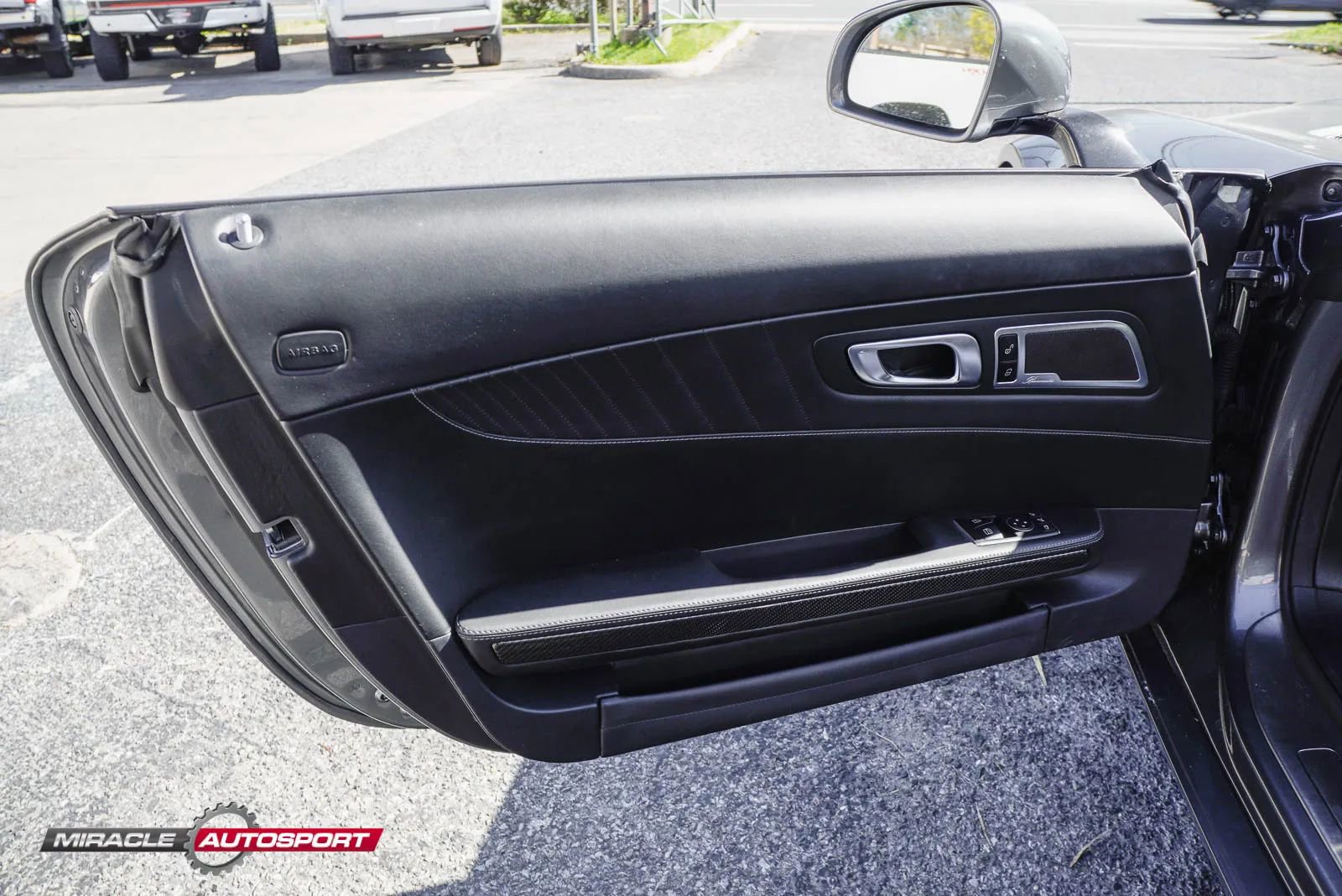 Used 2018 Mercedes-Benz AMG GT Roadster w/ Exclusive Interior Package image 15