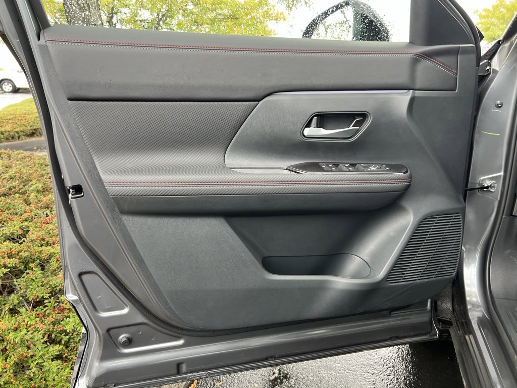 New 2026 Nissan Kicks SR w/ Cold Weather Package image 10