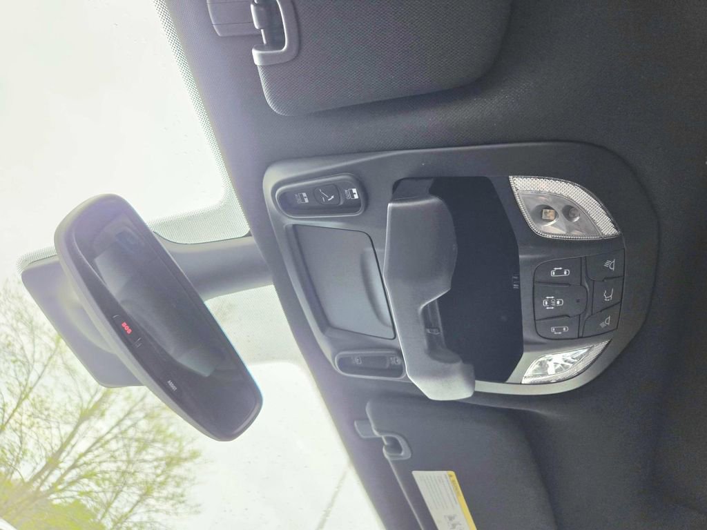 Used 2023 Chrysler Pacifica Limited w/ Uconnect Theater Family Group image 36