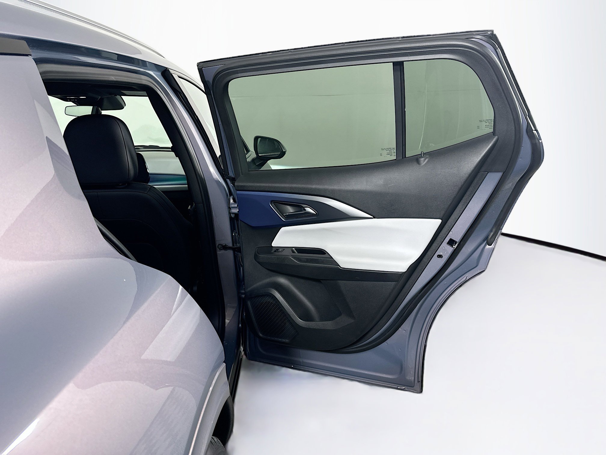 Used 2025 Chevrolet Equinox EV LT FWD image 30