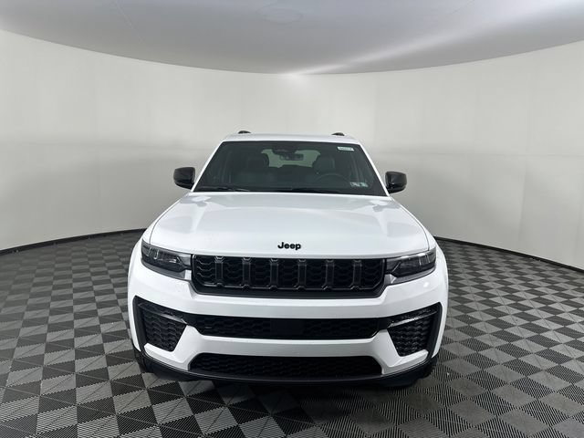 New 2026 Jeep Grand Cherokee Altitude AWD/4WD image 2