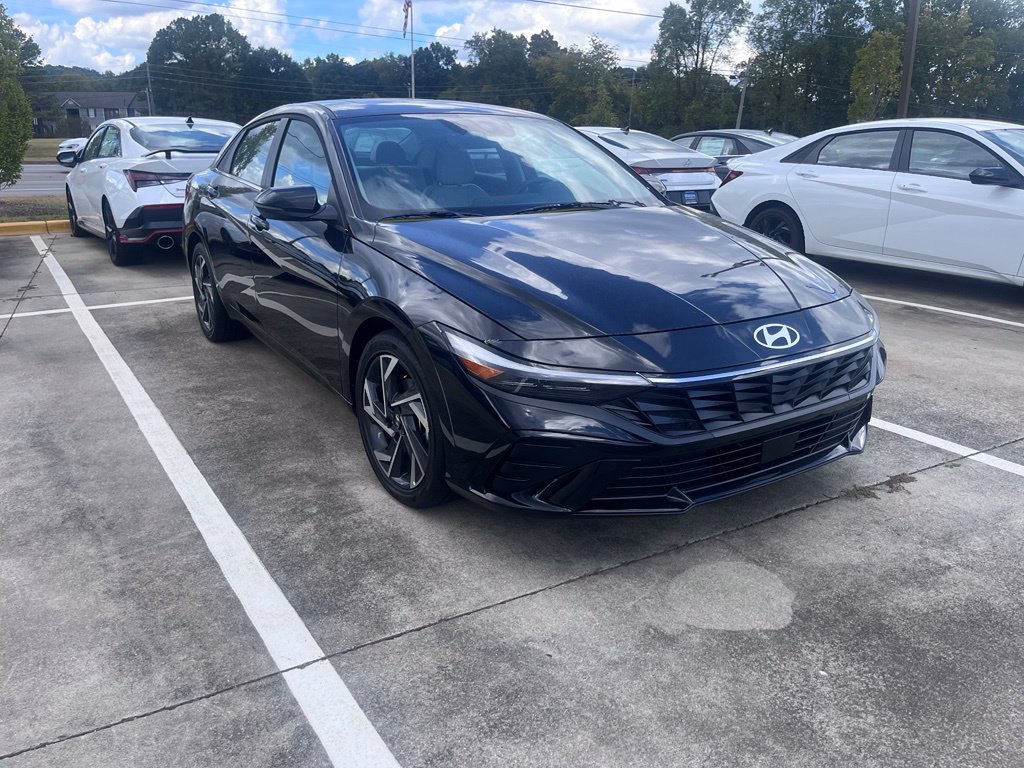 Used 2026 Hyundai Elantra Limited FWD image 1