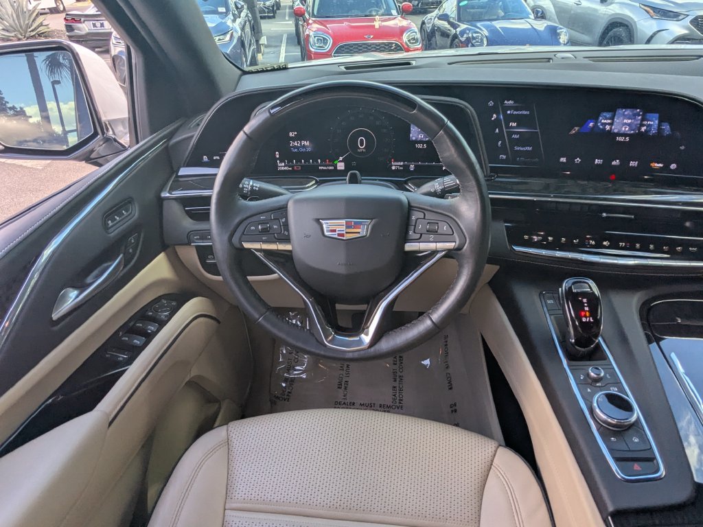Used 2023 Cadillac Escalade ESV Premium Luxury AWD/4WD image 3