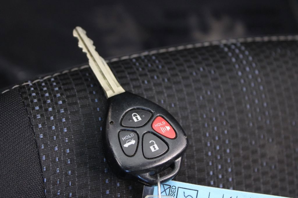 Used 2013 Toyota Corolla S image 25