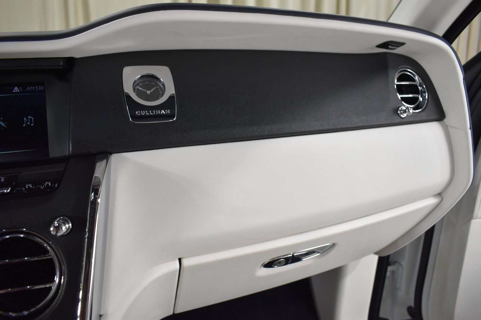 Certified 2024 Rolls-Royce Cullinan AWD/4WD image 18