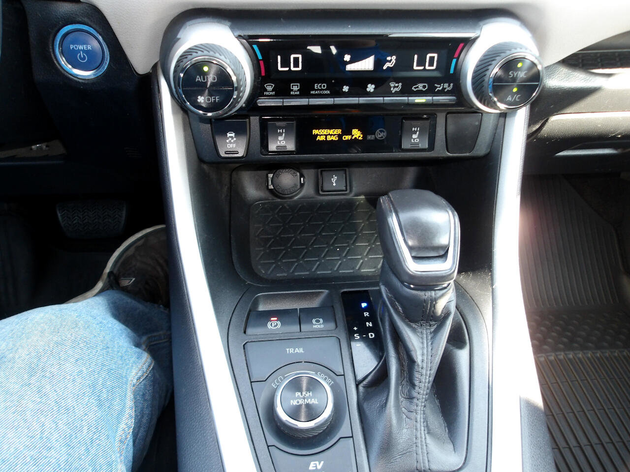 Used 2021 Toyota RAV4 XLE image 20