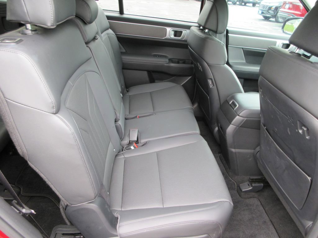 Used 2025 Hyundai Santa Fe SEL FWD image 17