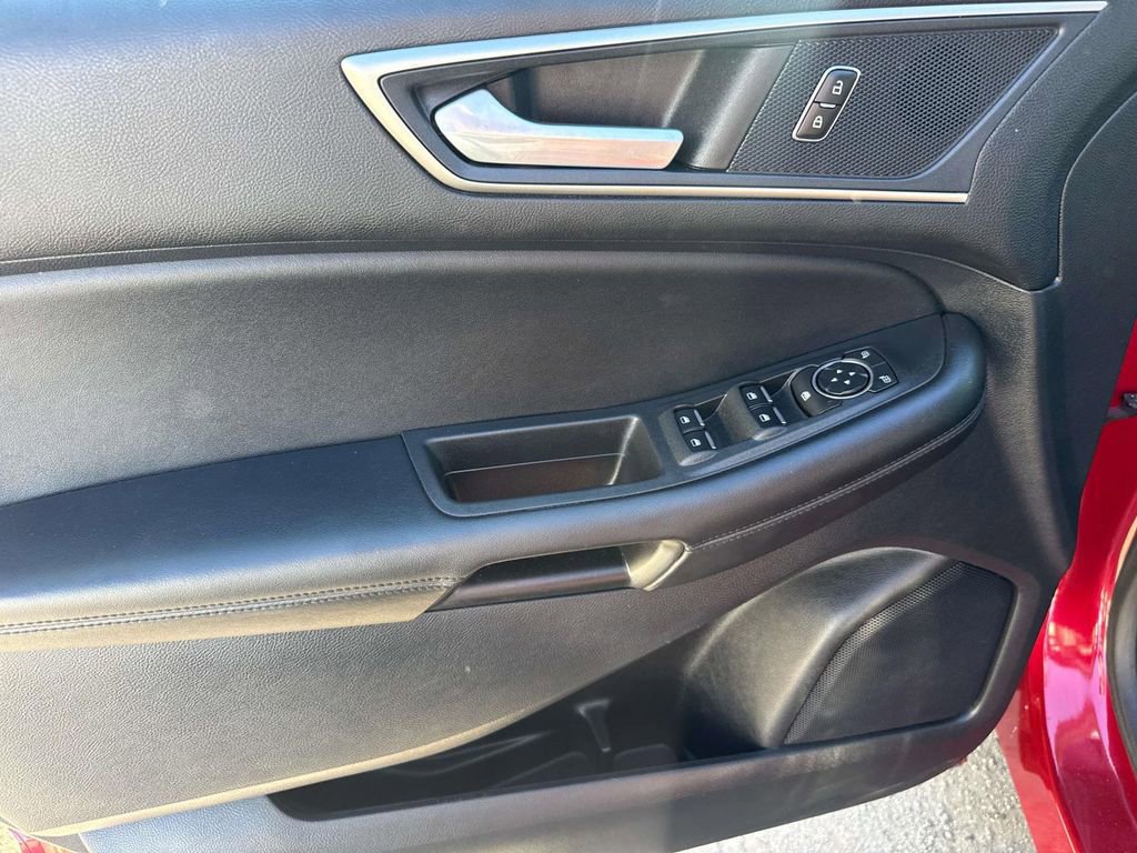 Used 2022 Ford Edge SEL image 17