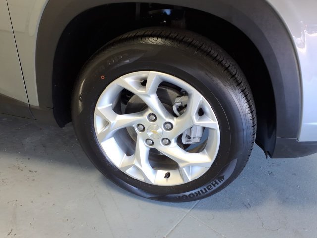 Certified 2024 Chevrolet Trax LS w/ LS Convenience Package FWD image 9