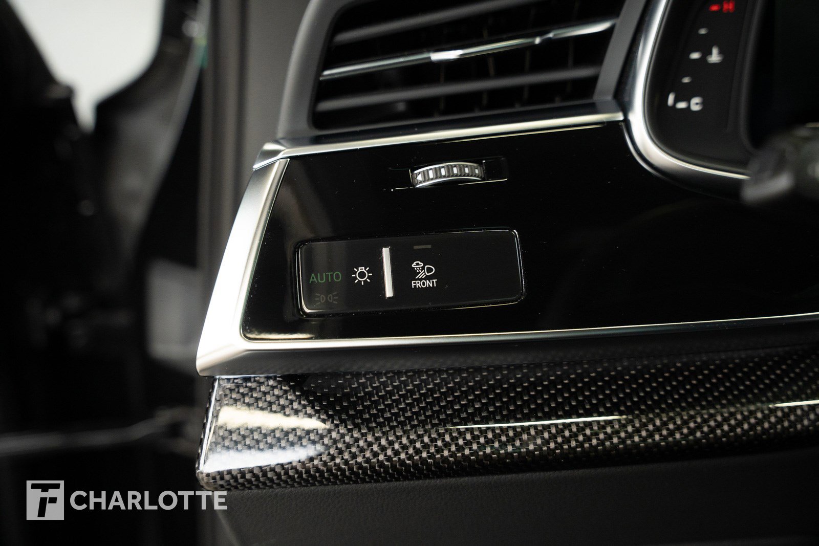 Used 2023 Audi SQ7 Premium Plus w/ Towing Package image 23