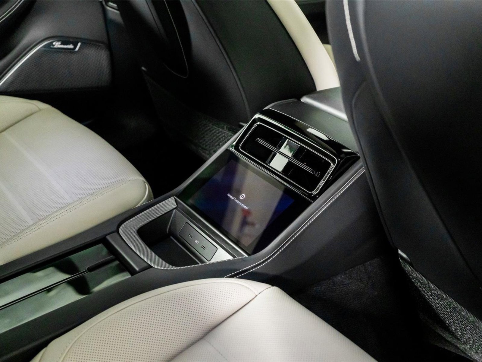 Used 2025 Porsche Panamera 4 w/ Premium Package image 54