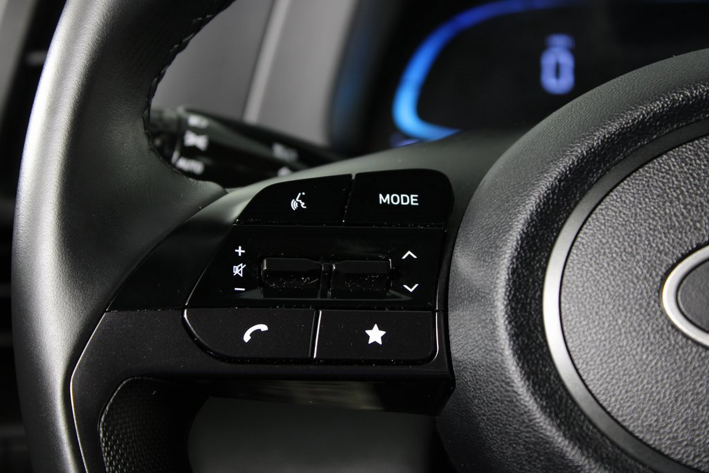 Certified 2025 Hyundai Elantra Sport image 21