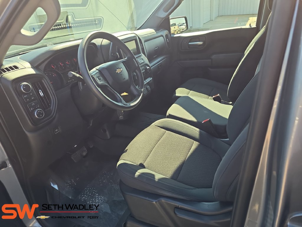 Used 2019 Chevrolet Silverado 1500 Custom w/ Custom Value Package AWD/4WD image 17