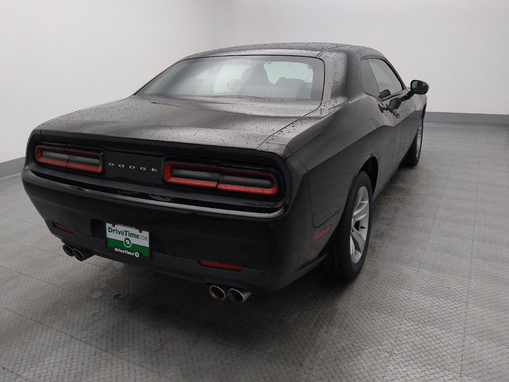 Used 2017 Dodge Challenger SXT RWD image 7