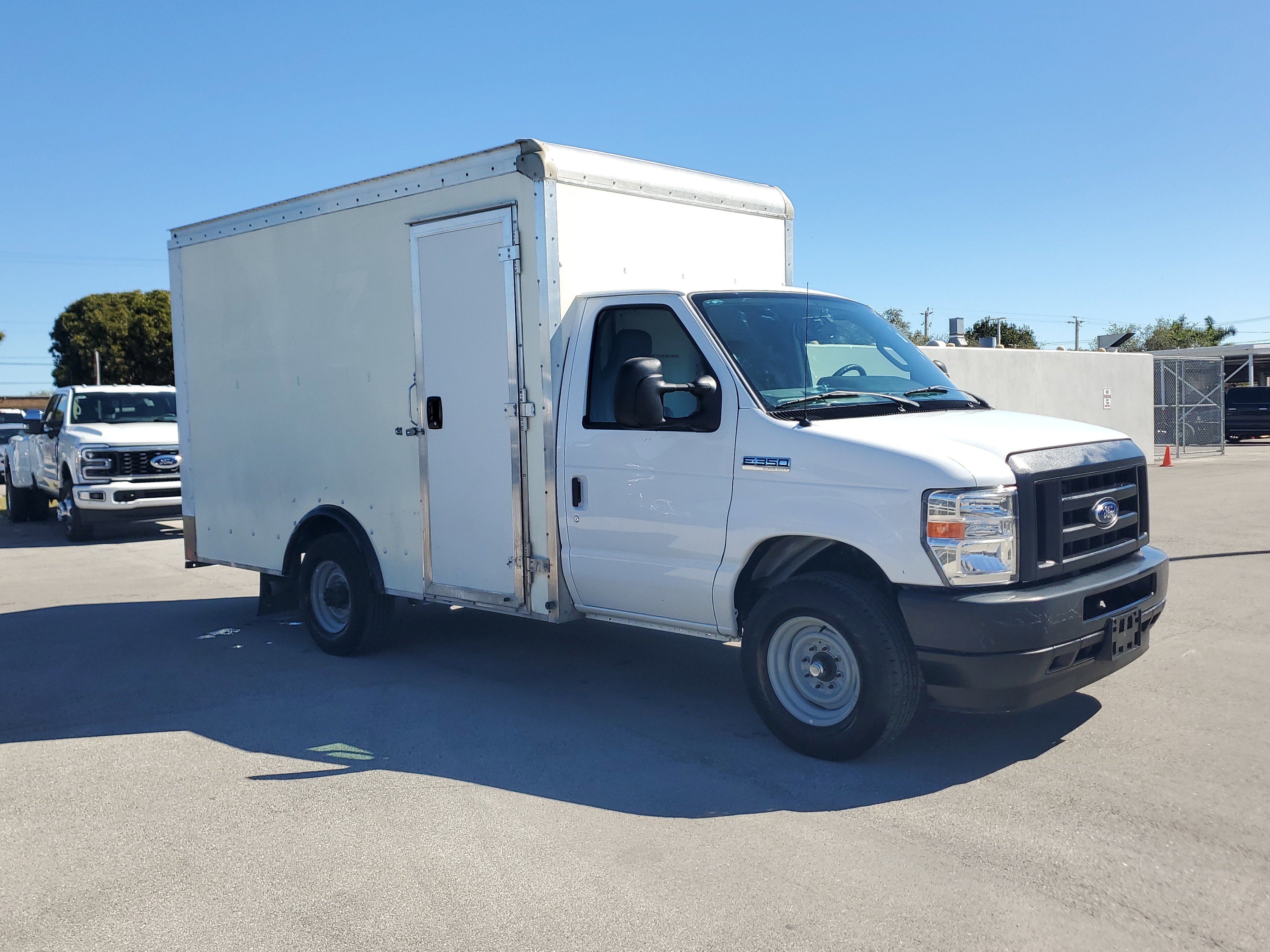 Used 2022 Ford E-350 and Econoline 350 Super Duty w/ Power Windows & Locks Group image 3