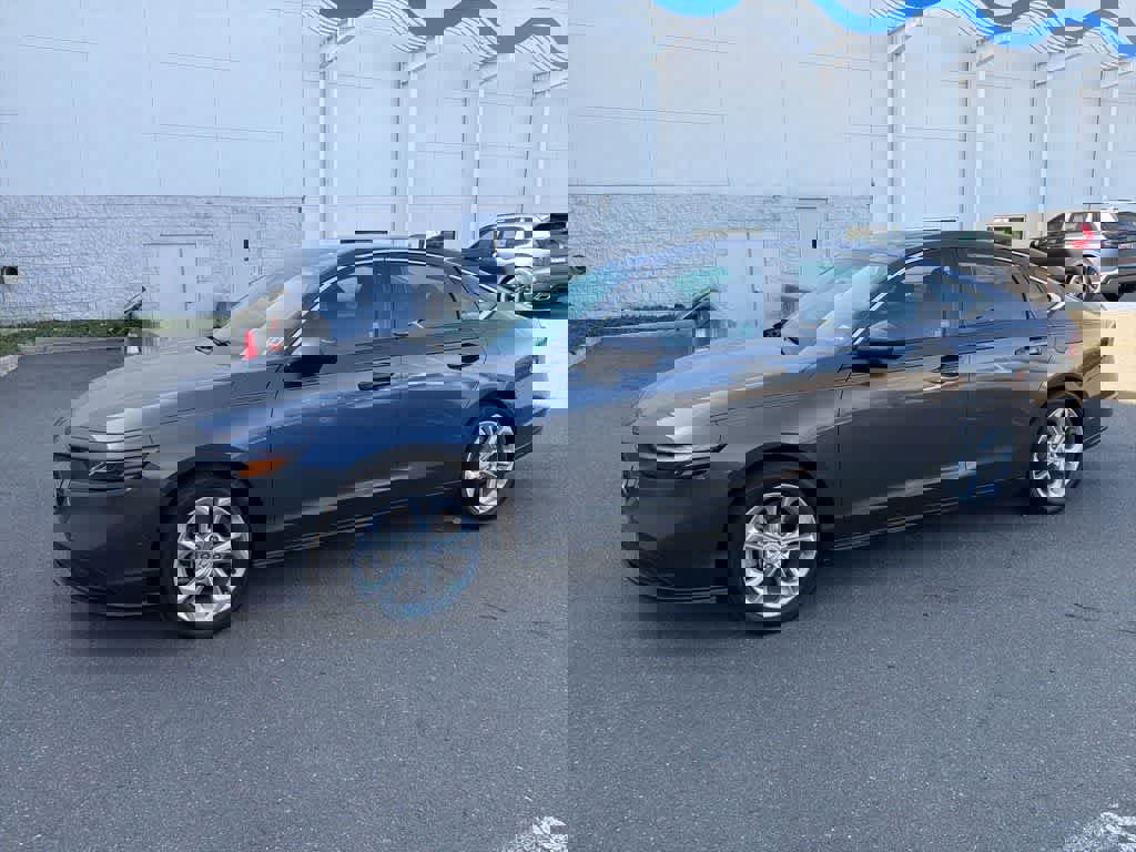 Used 2023 Honda Accord LX image 2