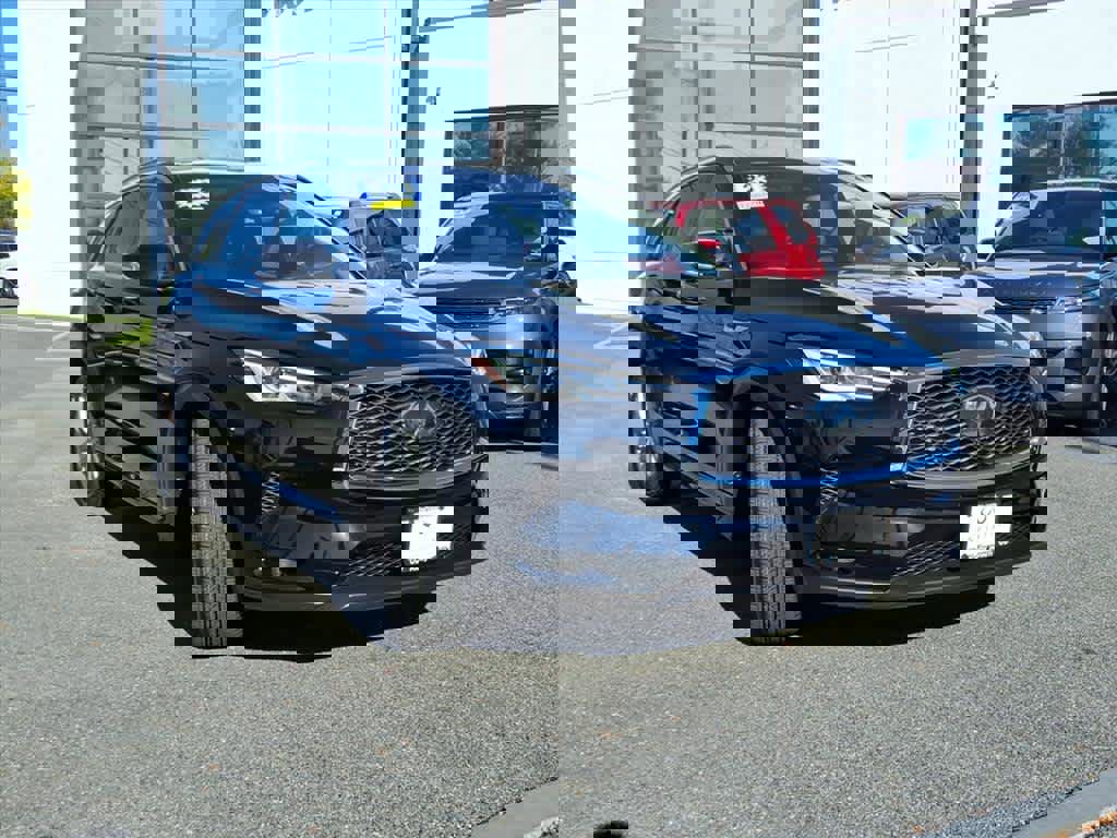 Certified 2023 INFINITI QX50 Luxe image 3