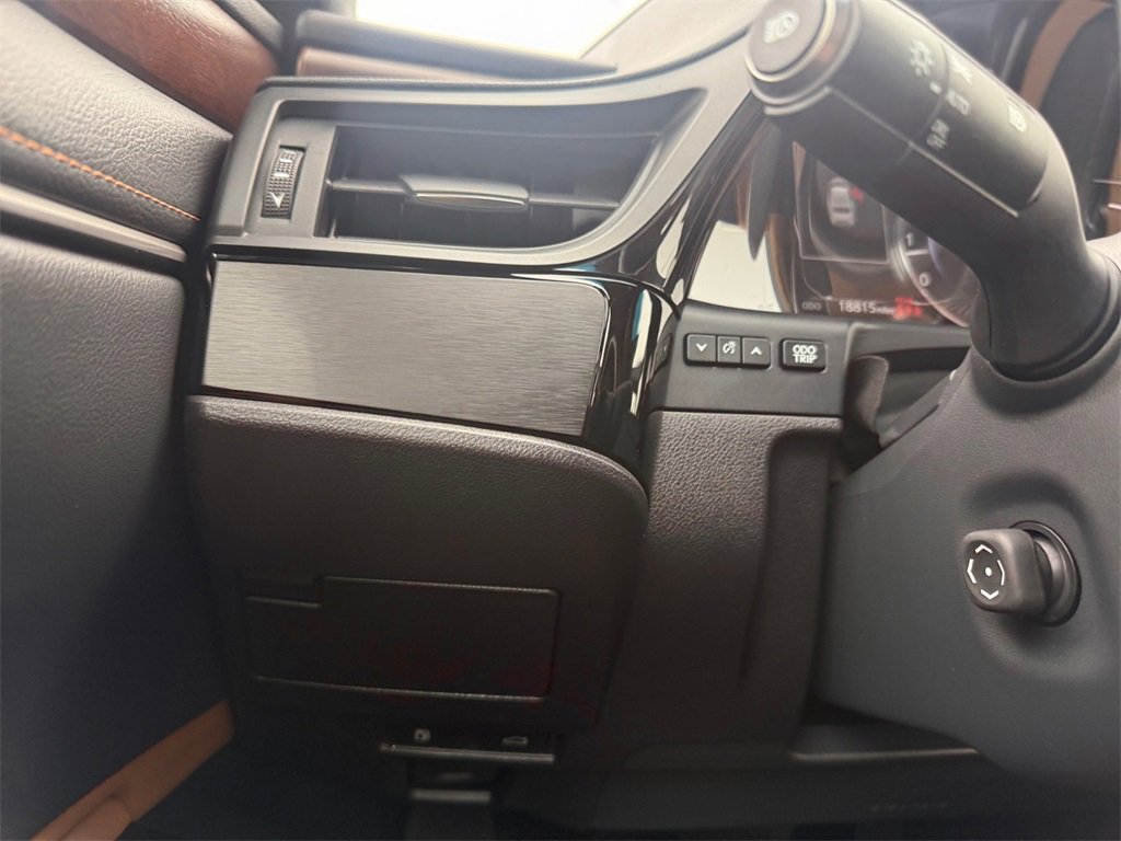 Used 2025 Lexus ES 350 w/ Premium Package image 22