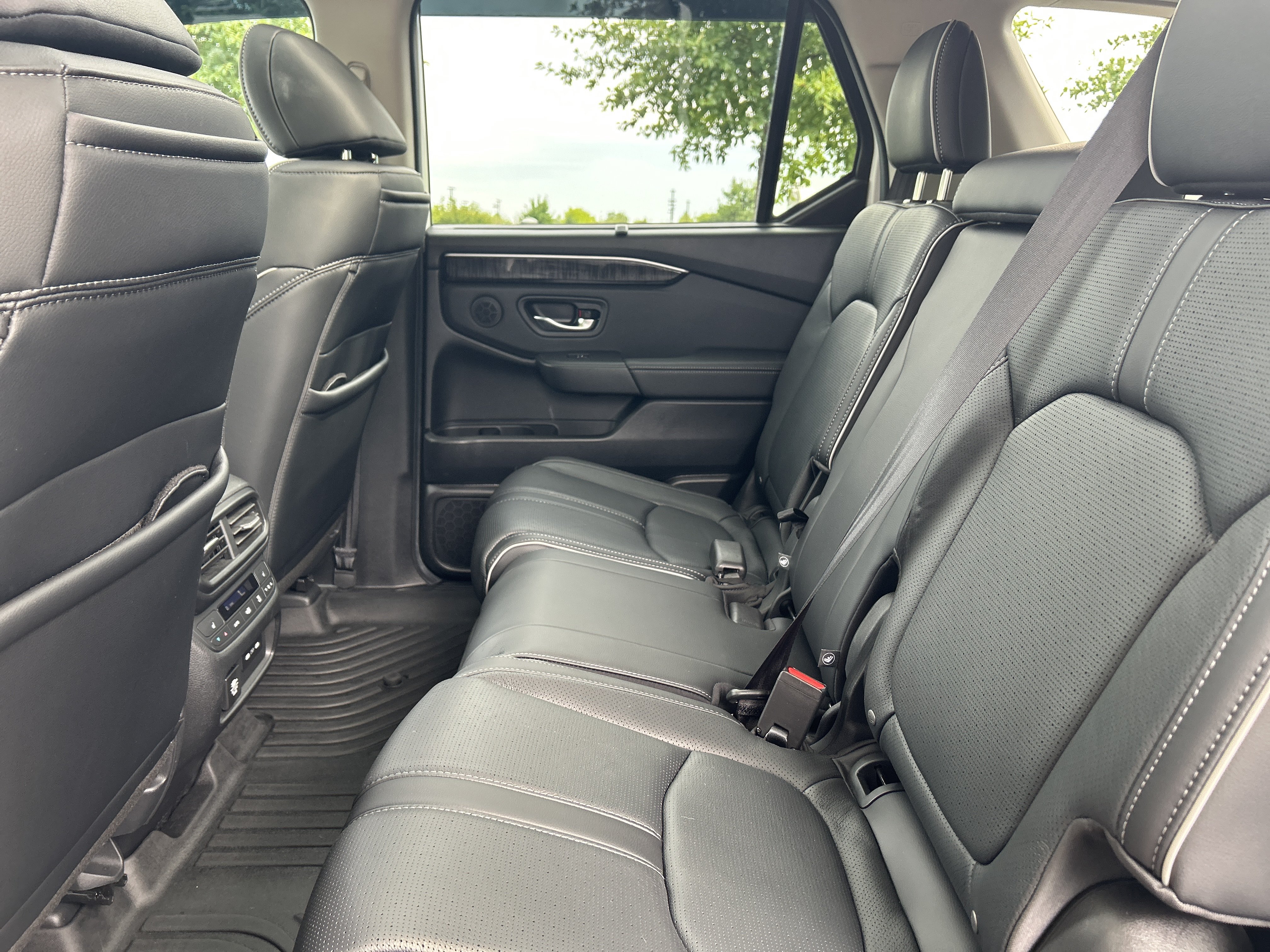Used 2025 Honda Pilot Elite image 26