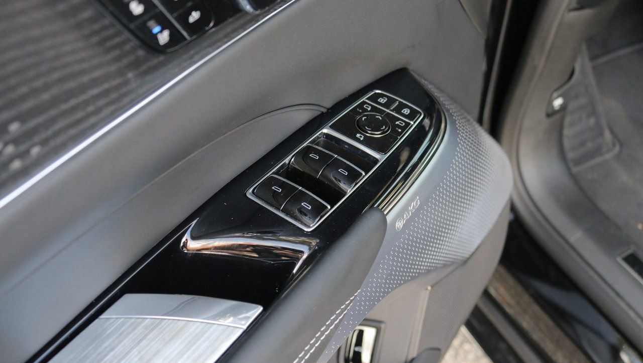 New 2026 Cadillac Lyriq V image 11