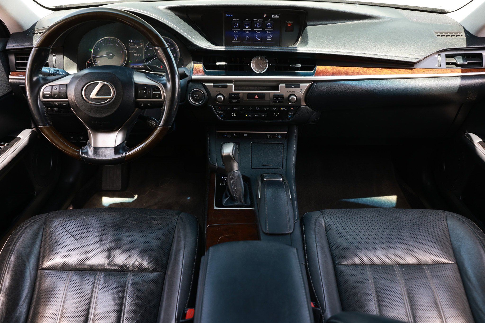 Used 2016 Lexus ES 350 w/ Luxury Package w/Wood Trim FWD image 2