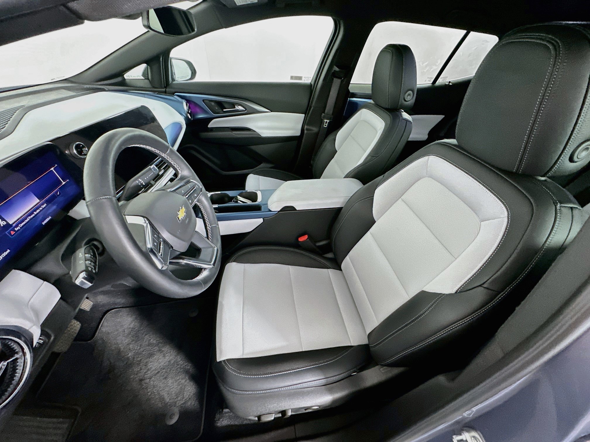 Used 2024 Chevrolet Equinox EV LT FWD image 13