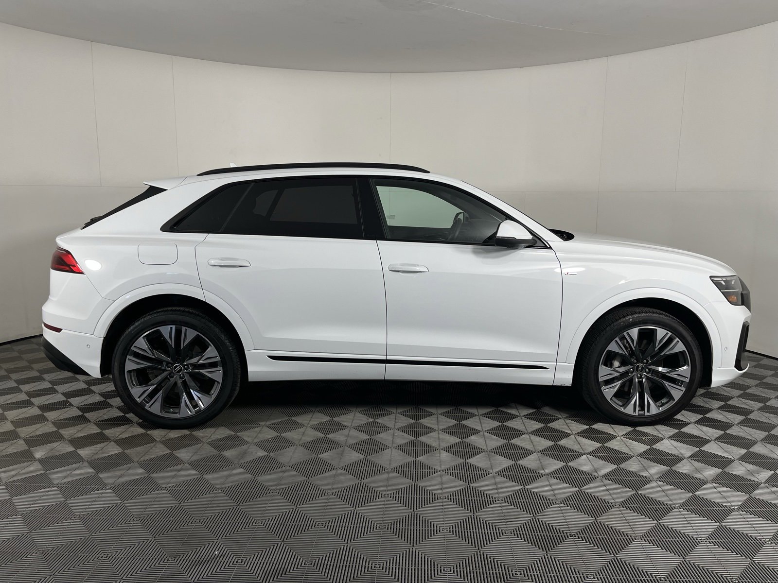 Used 2025 Audi Q8 Premium Plus w/ Premium Plus Package image 11