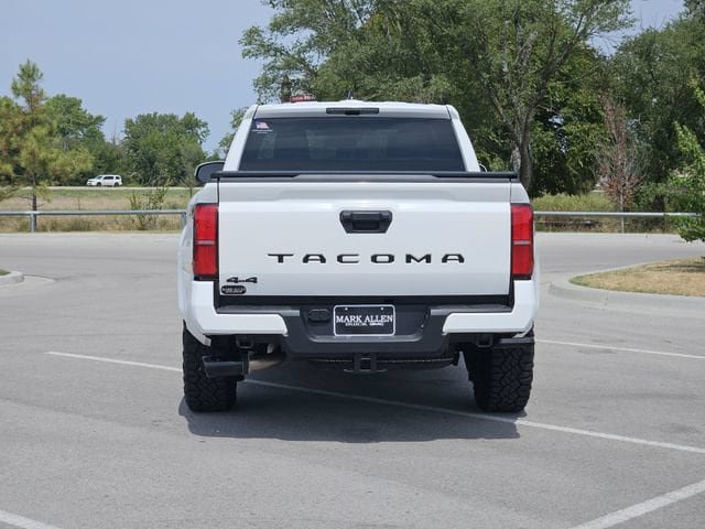 Used 2025 Toyota Tacoma TRD Sport AWD/4WD image 6
