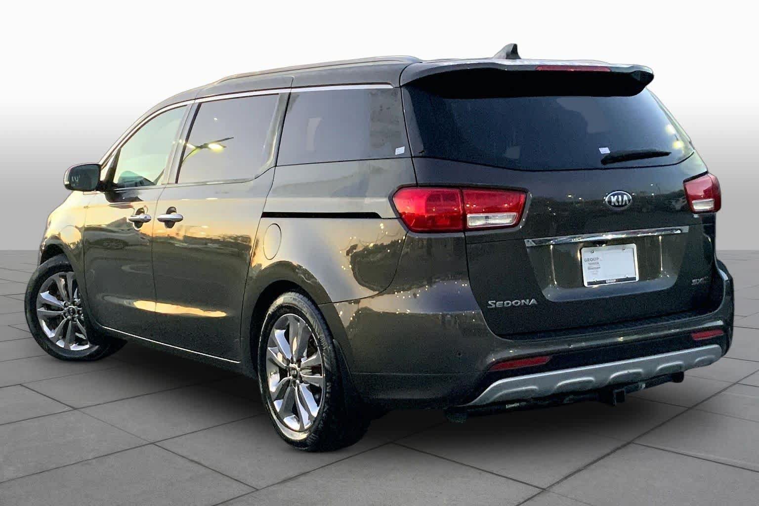 Used 2015 Kia Sedona SX Limited FWD image 10
