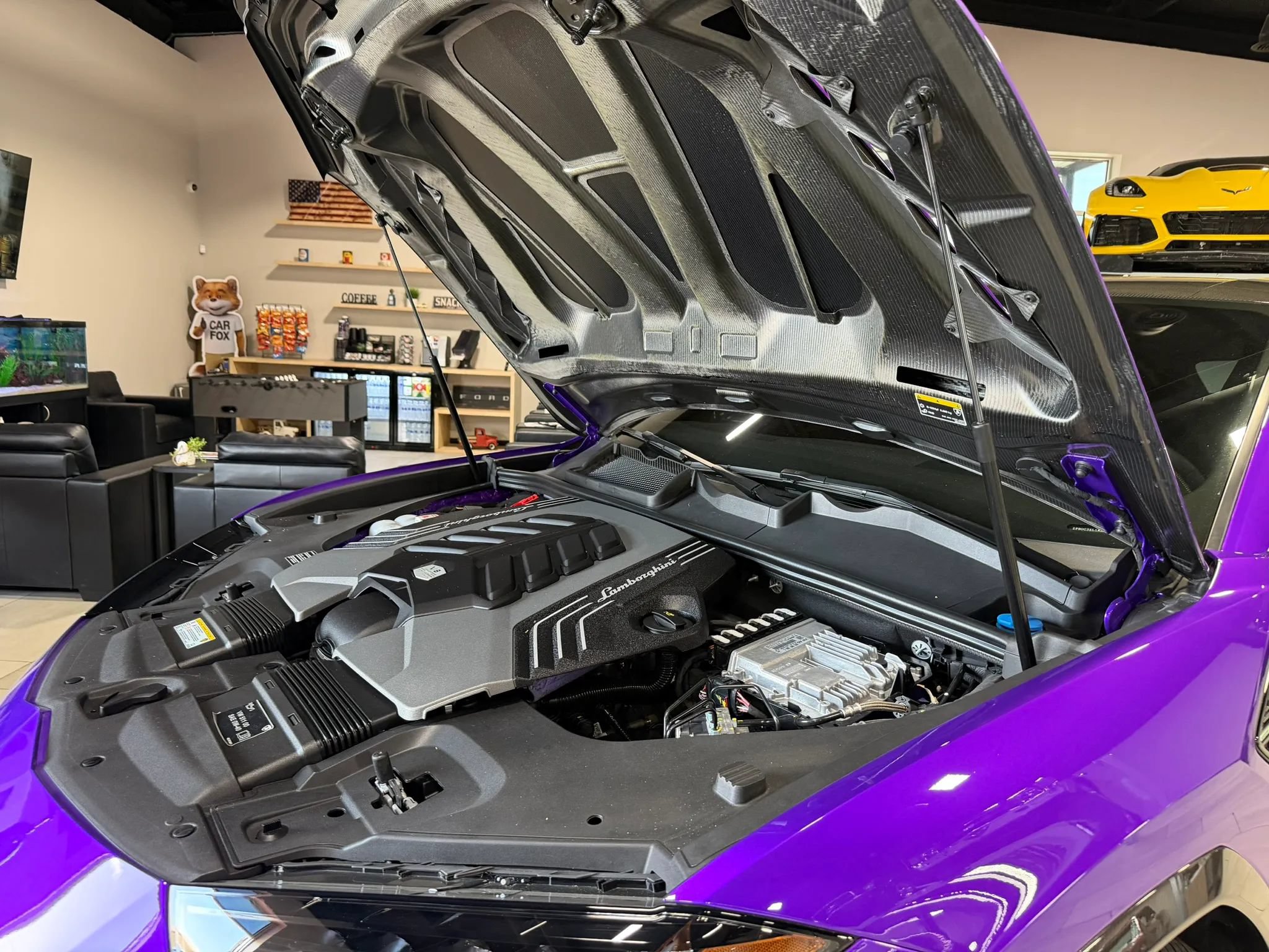 Used 2024 Lamborghini Urus Performante AWD/4WD image 56