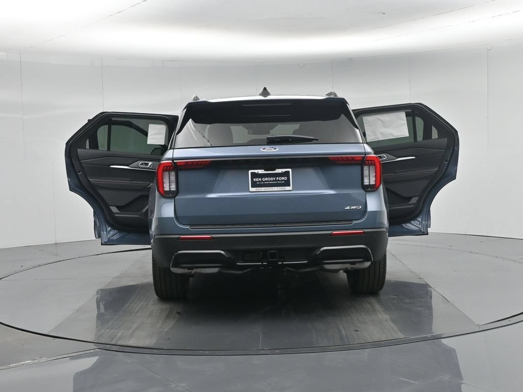 New 2026 Ford Explorer ST-Line w/ ST-Line Street Pack AWD/4WD image 32