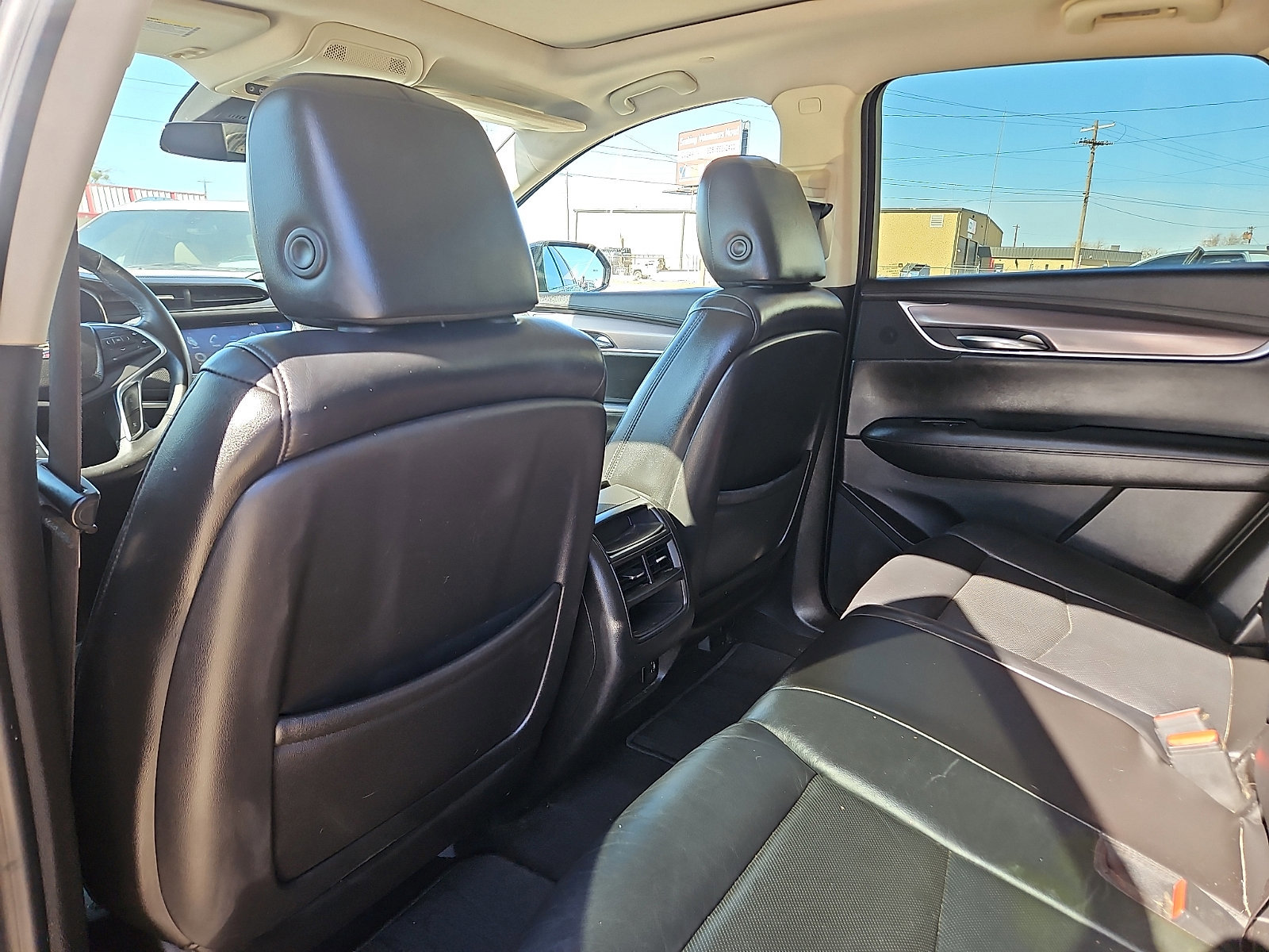 Used 2017 Cadillac XT5 Luxury w/ Driver Awareness Package image 9