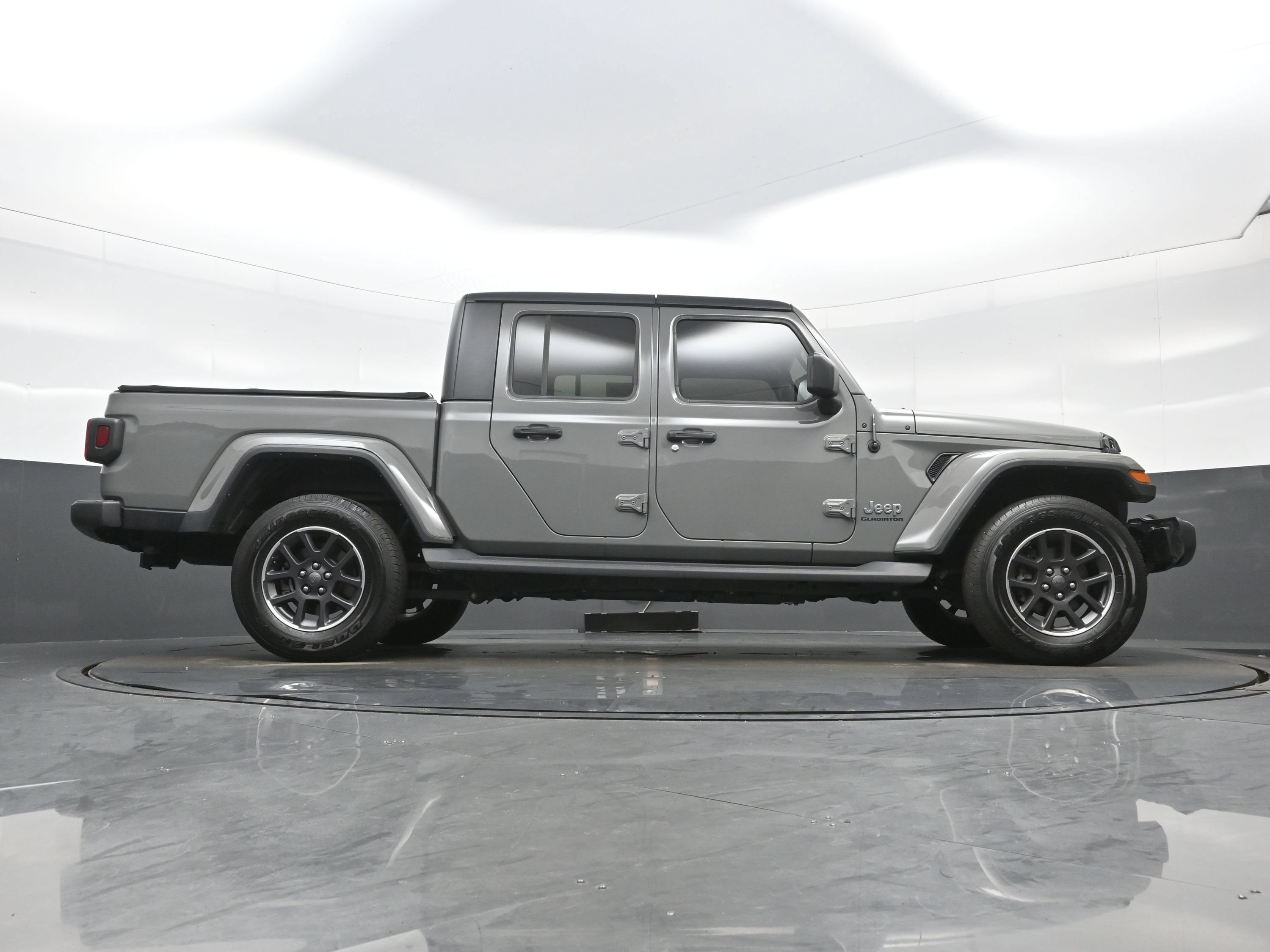 Used 2021 Jeep Gladiator Overland w/ Trailer Tow Package AWD/4WD image 29