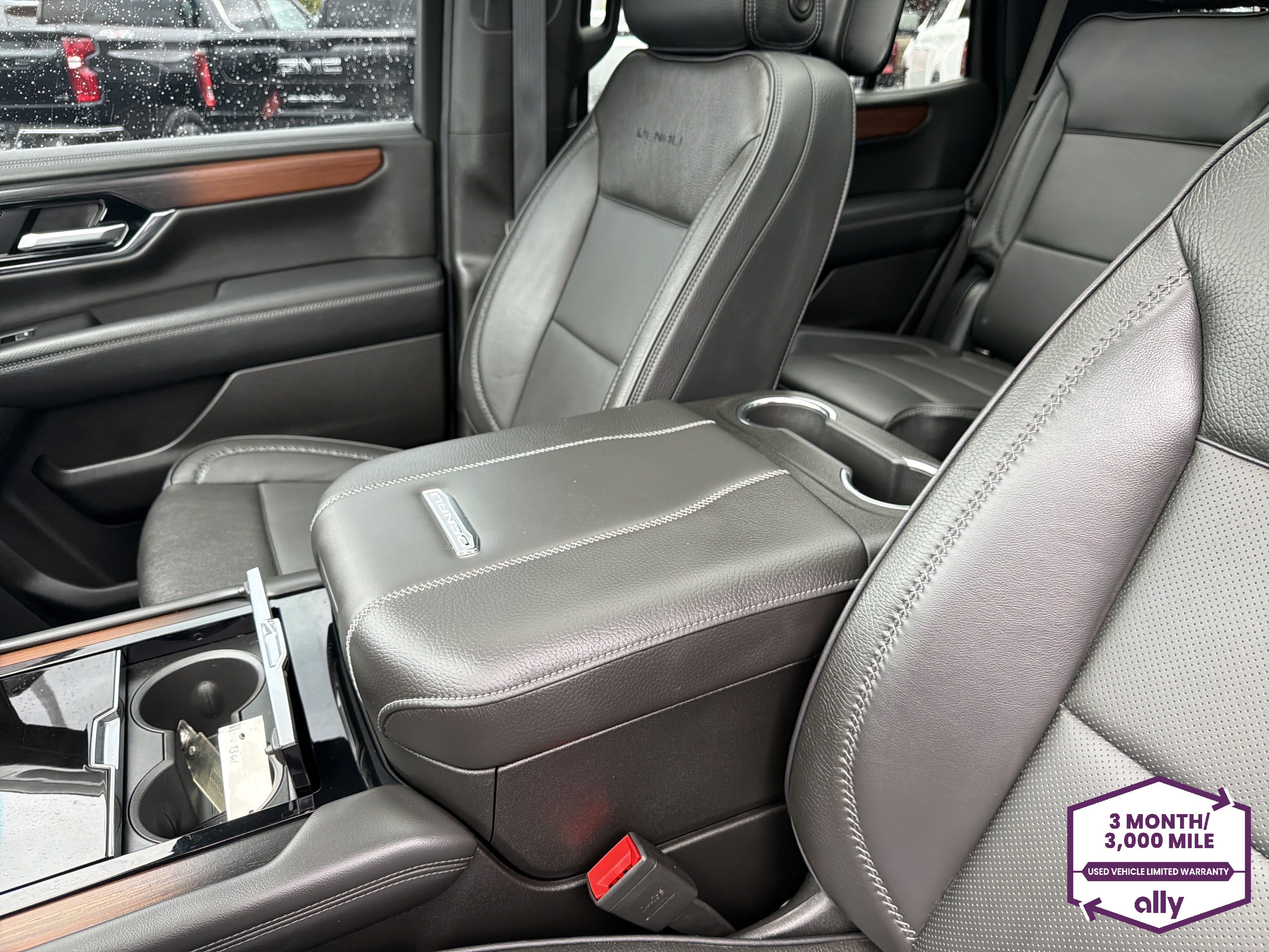 Used 2025 GMC Yukon Denali w/ Denali Reserve Package AWD/4WD image 17
